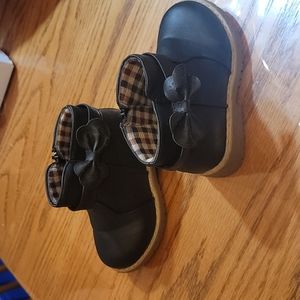 Toddler girl boots size 7 used, but great shape!!
